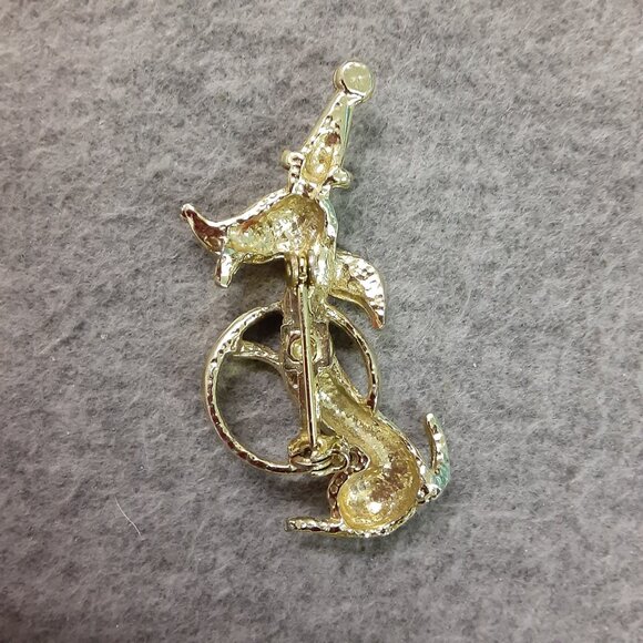 Vintage Circus Dog Brooch Dog Jumping Through Hoop Gold-Tone 1960's - Picture 4 of 5